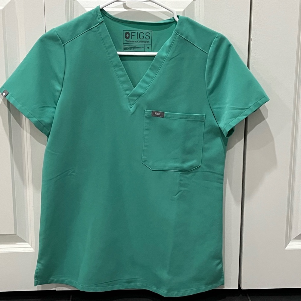Figs Catarina One Pocket Scrub Top Surgical Green